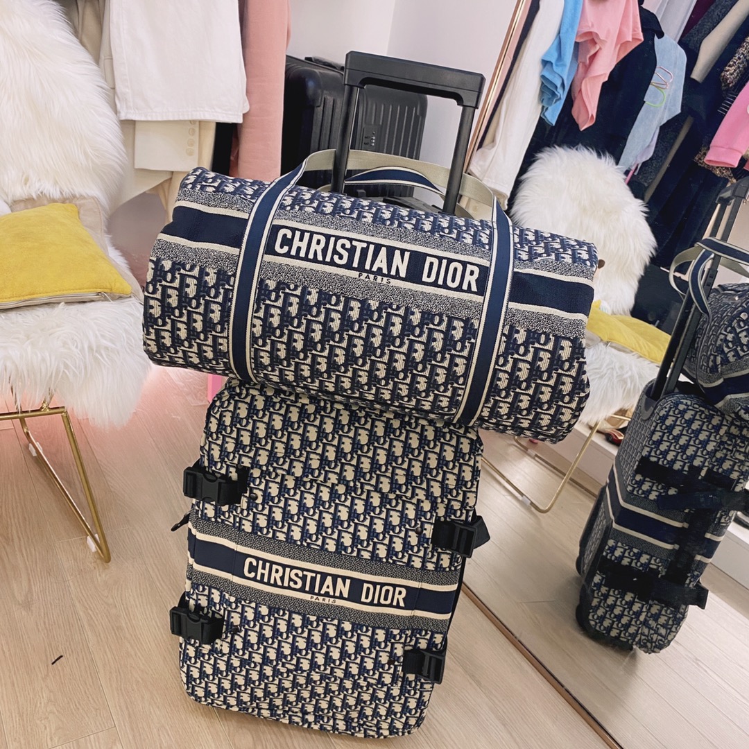 2020 Dior Classic Travel Blue Bag: A Must-Have for Fashion Lovers - 图片 3