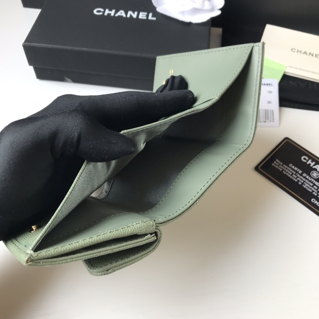 Chanel 升级版小香短三折钱包麻雀虽小 五脏俱全 实用性超强 款号84401 皮料五金