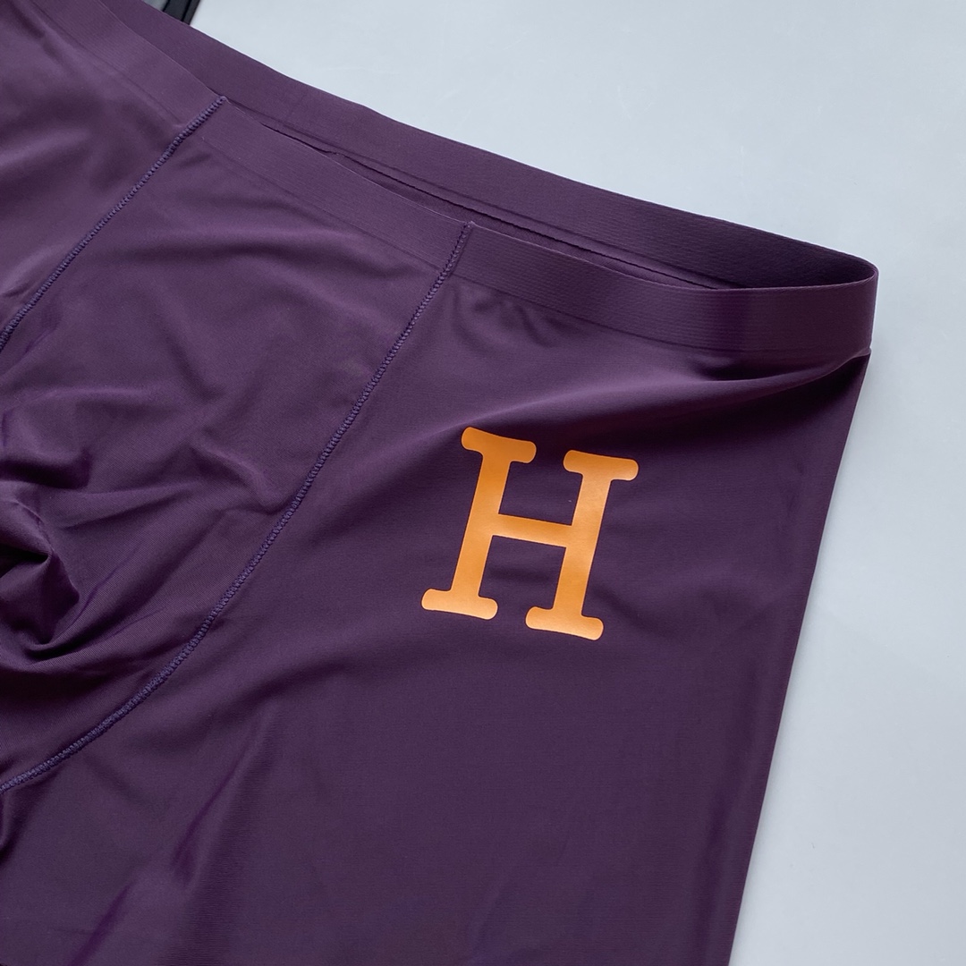 Hermes 爱马仕！时尚魅力男士精品！采用无痕拼接 无缝压胶工艺 高档羊奶丝材质 轻薄透气丝滑 无束缚