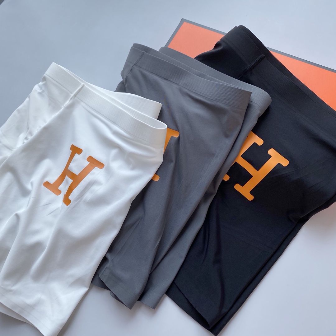 Hermes 爱马仕！时尚魅力男士精品！采用无痕拼接 无缝压胶工艺 高档羊奶丝材质 轻薄透气丝滑 无束缚