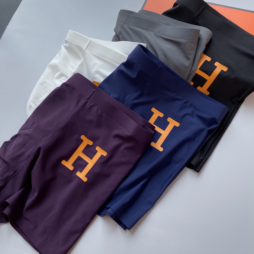 Hermes 爱马仕！时尚魅力男士精品！采用无痕拼接 无缝压胶工艺 高档羊奶丝材质 轻薄透气丝滑 无束缚