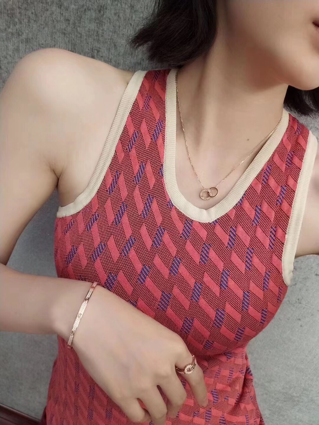 NO:102980,Lao Ka family's classic double-sided double-ring necklace, one with a full diamond and the other without diamonds. It is a popular model in the love series. The classic screw design means the eternality of love, retro and exquisite, and a big brand., Cartier necklace, cartier, necklace19860909老卡家经典双面双环项链, 一面满钻,一面无钻, 是love系列里比较火的一款, 经典的螺丝设计意味着爱情的永恒, 复古精致,很大牌.,卡地亚项链,cartier,necklace,Jewelry