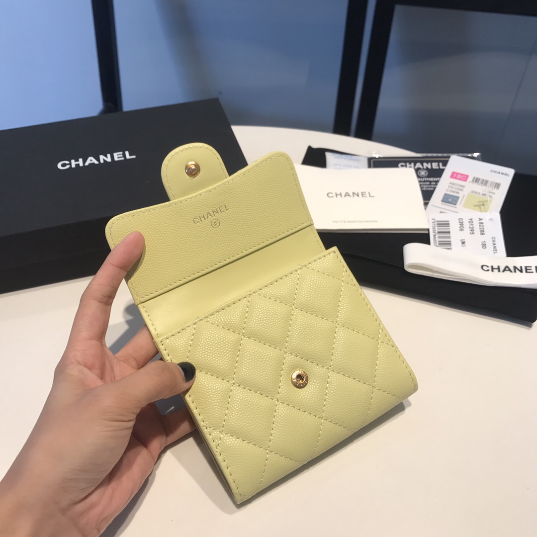 Chanel 专柜款经典手袋 6