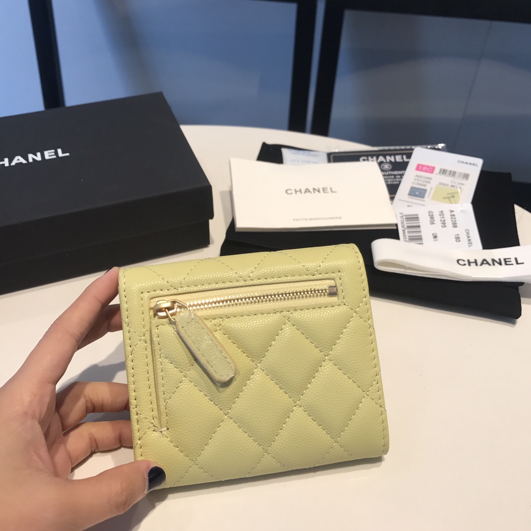 Chanel 专柜款经典手袋 3