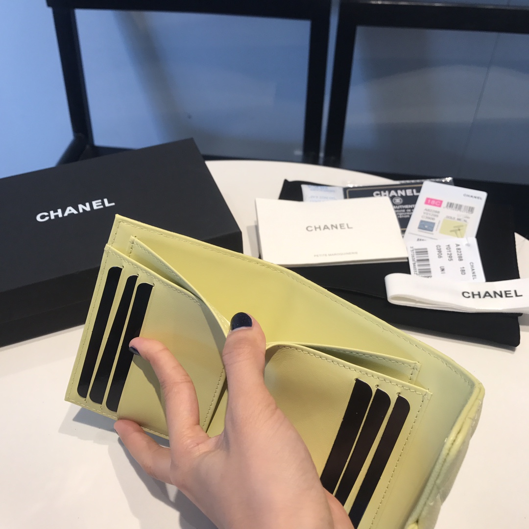 Chanel 专柜款经典手袋 9