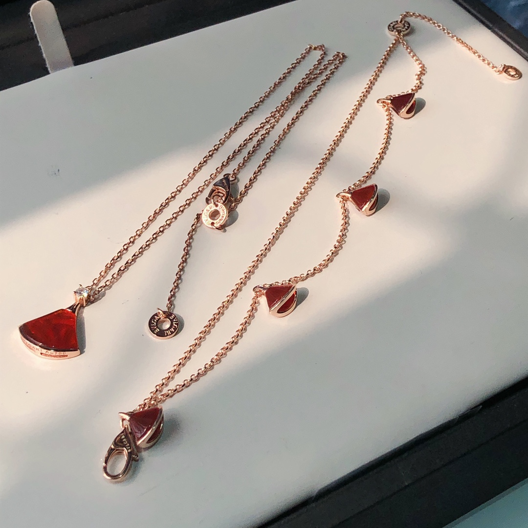 NO:102201,Today's new update BV short skirt necklace/tasseled bracelet, Bulgari bracelet Bulgari necklace, bottega veneta, bvlgari, skirts, necklace, bracelet19860909今日新更 BV 短裙项链/流苏手链,宝格丽手链宝格丽项链,bottega veneta,bvlgari,skirts,necklace,bracelet,Jewelry