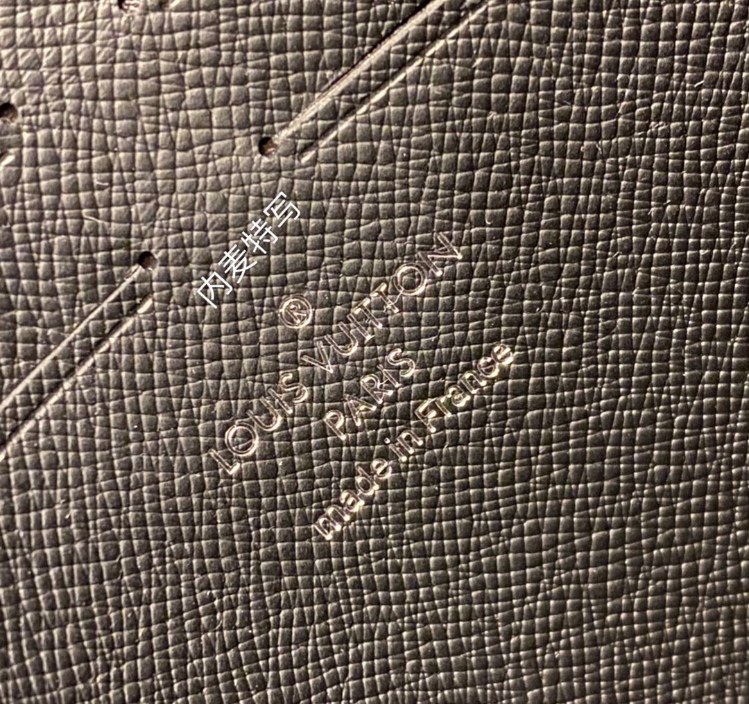 Louis Vuitton LV Pochette Voyage MM 手拿包 M61692
