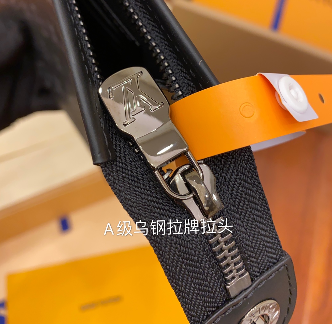 Louis Vuitton LV Pochette Voyage MM 手拿包 M61692