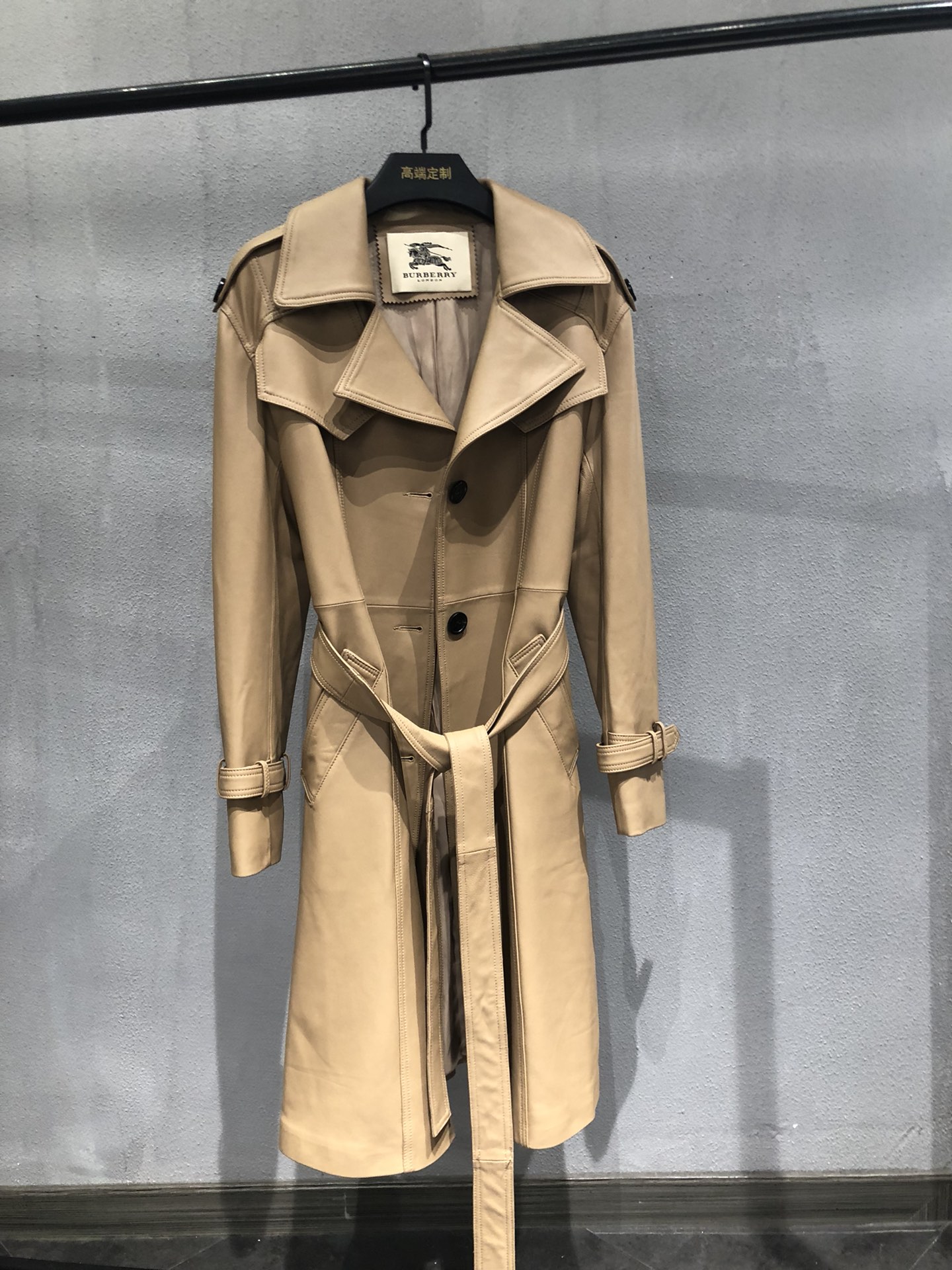 NO:721855,, Burberry sheepskin windbreaker, simple version, super slim, very versatile. S-Xxl, women's clothing, burberry, sheepskin,19860909,巴宝莉羊皮风衣,简约版型超级显瘦,很百搭.S-Xxl,女装,burberry,sheepskin,,Women's clothing