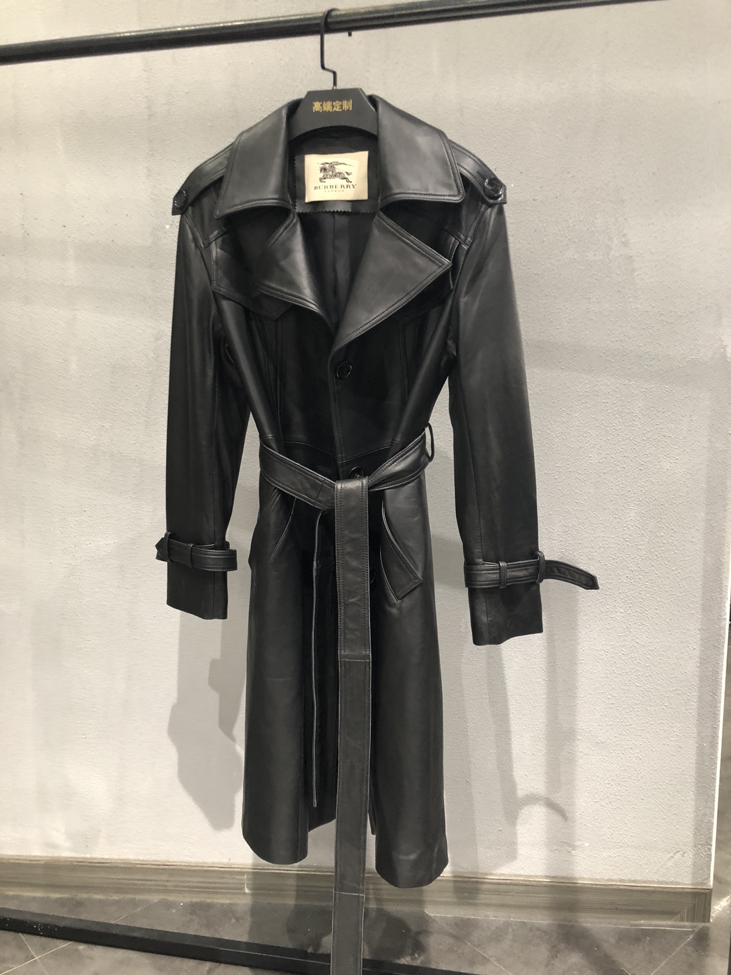 NO:721849,, good-looking upper body, sheepskin straight-fit windbreaker, very slim when worn with a belt, S-Xxl, women's clothing, sheepskin,19860909,上身好看,羊皮直筒版型风衣,系上腰带非常显瘦,S-Xxl,女装,sheepskin,,Women's clothing