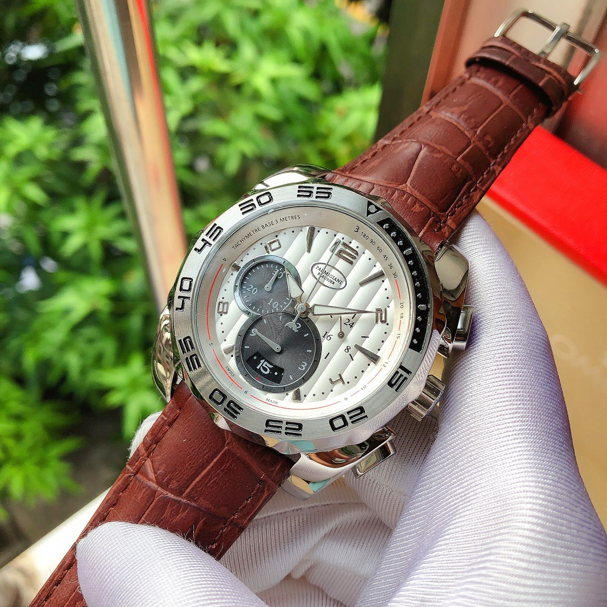 “Palmer Johnny-PARMIGLANI Precision Men’s Watch: Gold Brand with Multi-Purpose Design”