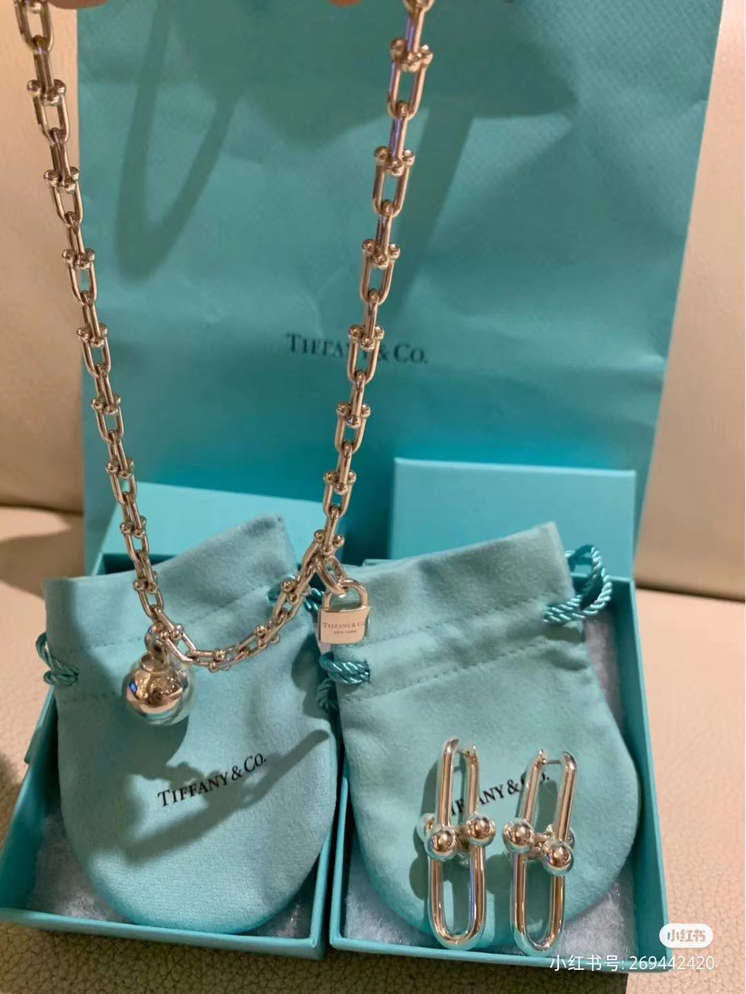 Tiffany & Co. 知名歌手、演员戚薇 戴上全新Tiffany T配衬Tiffany HardWear系列 展現个人力量以及她自信的魅力