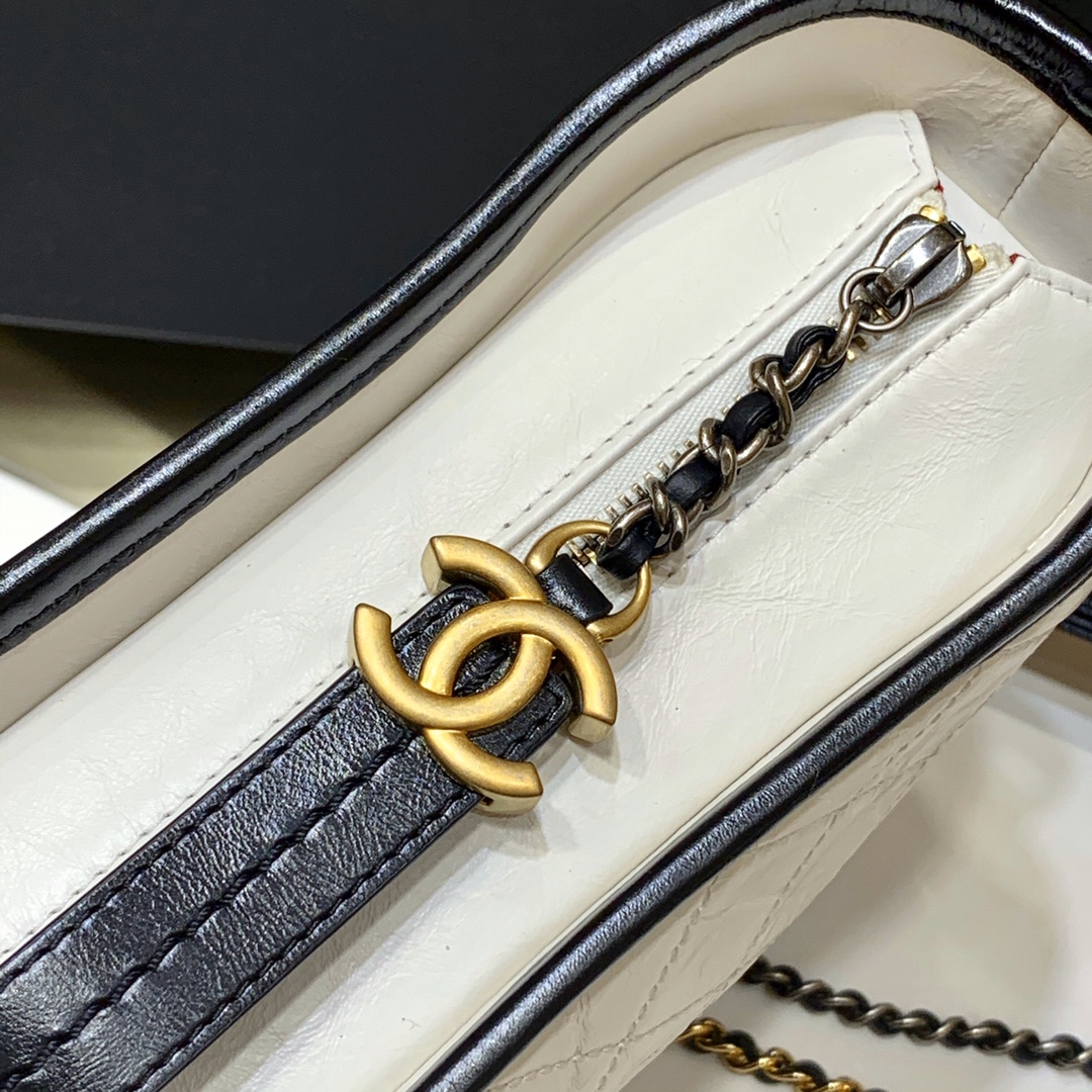CHANEL Gabrielle hobo bag 中号流浪包 AS1521白色