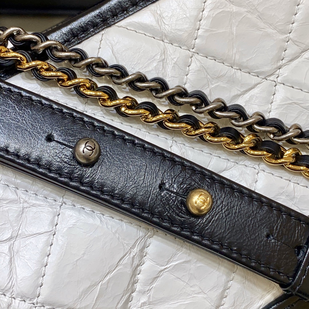 CHANEL Gabrielle hobo bag 中号流浪包 AS1521白色