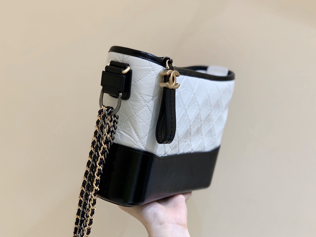 CHANEL Gabrielle hobo bag 中号流浪包 AS1521白色