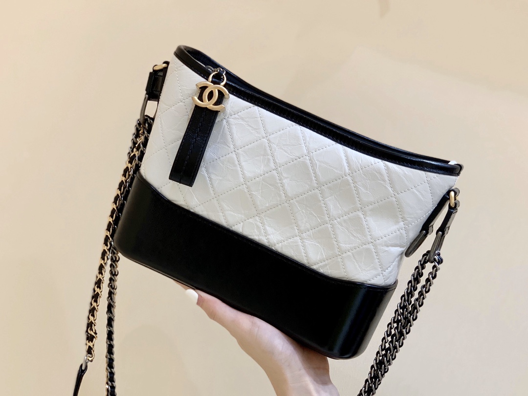 CHANEL Gabrielle hobo bag 中号流浪包 AS1521白色