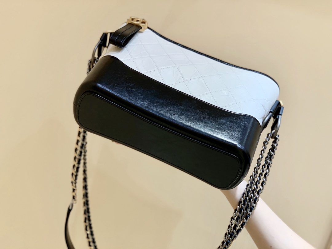 CHANEL Gabrielle hobo bag 中号流浪包 AS1521白色
