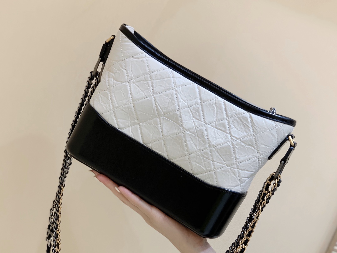 CHANEL Gabrielle hobo bag 中号流浪包 AS1521白色