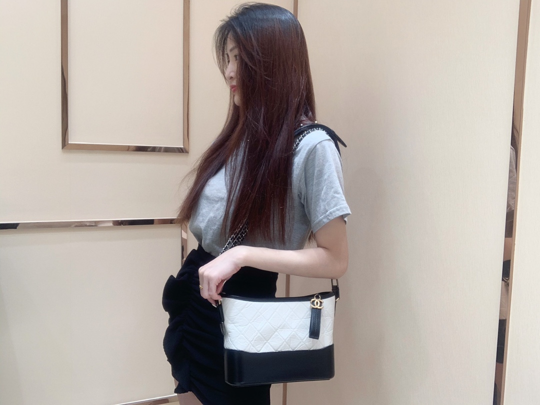 CHANEL Gabrielle hobo bag 中号流浪包 AS1521白色