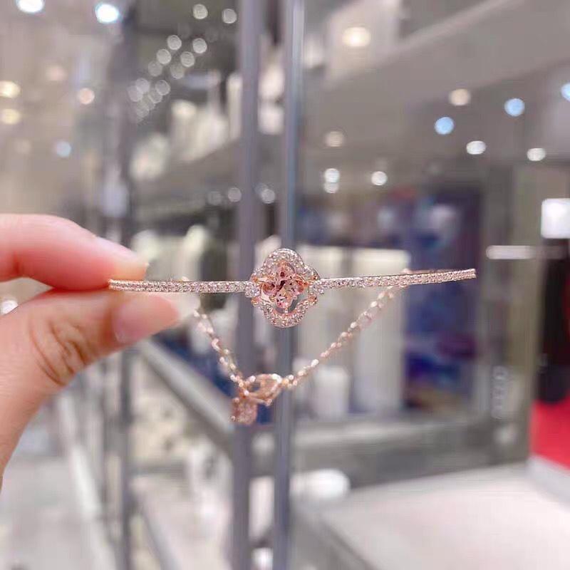 批💰90 施华世洛奇Swarovski,玫瑰金SPARKLING DANCE跳动的心四叶草手镯手环,尽显闪亮迷人的魅力,附带全套专包柜装,专柜小票。