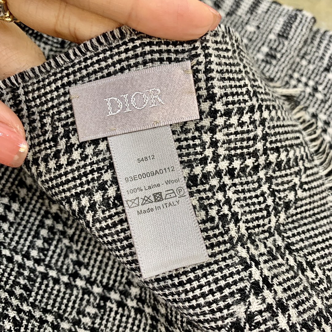 Dior迪奥独特风格滕纹千鸟格新版长款围巾