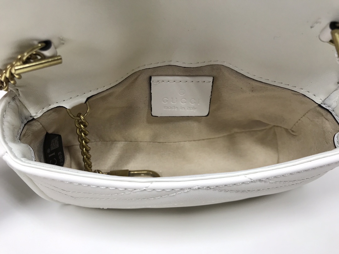 G家ミニチェーンバッグ - 構造化デザインと真皮の魅力