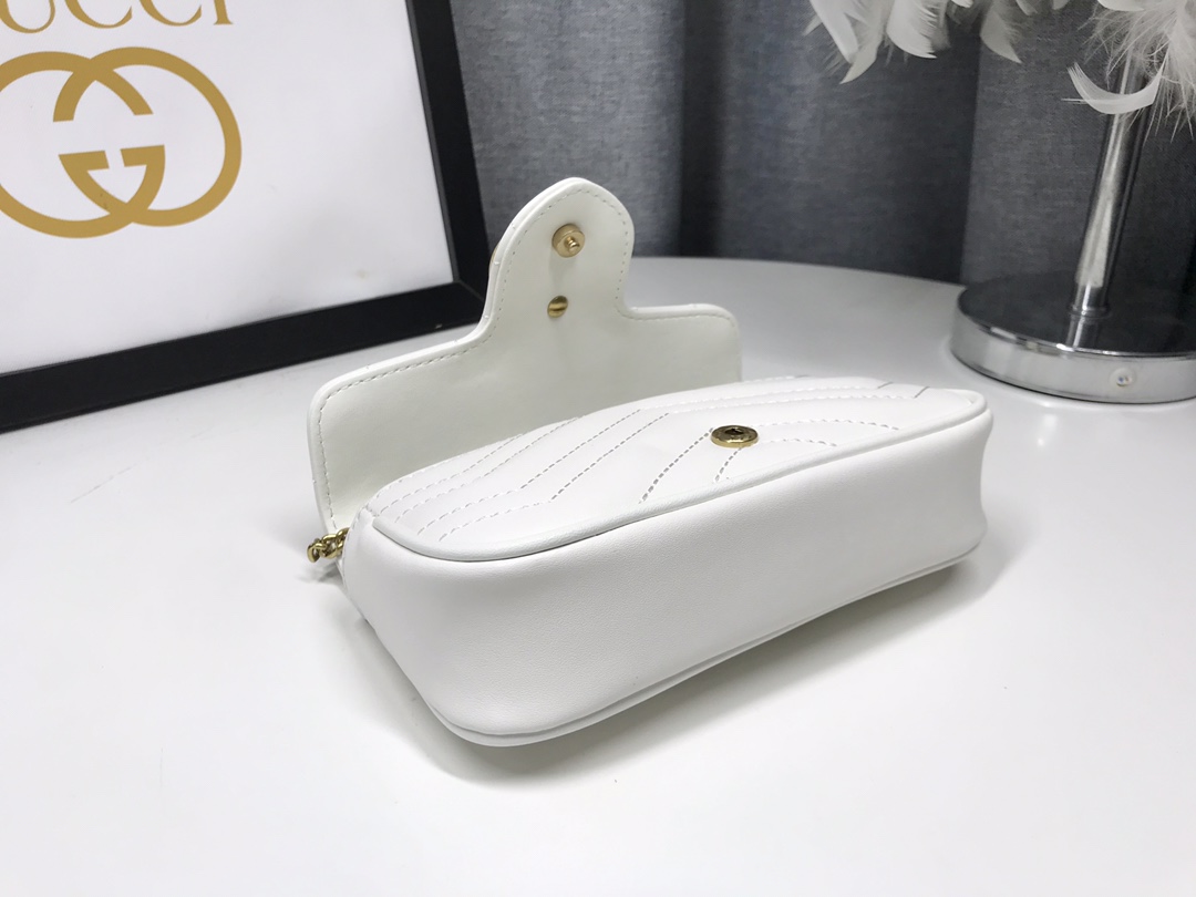 G家ミニチェーンバッグ - 構造化デザインと真皮の魅力