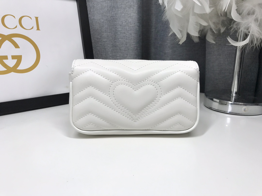 G家ミニチェーンバッグ - 構造化デザインと真皮の魅力