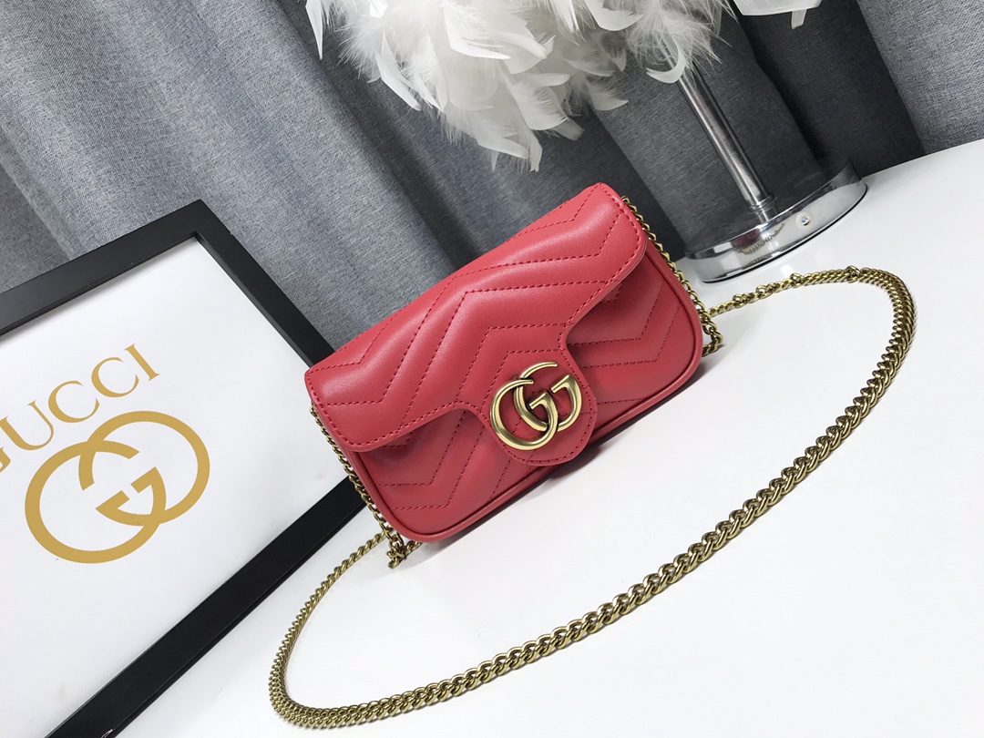 G家ミニチェーンバッグ - 構造的デザインと真皮仕立て