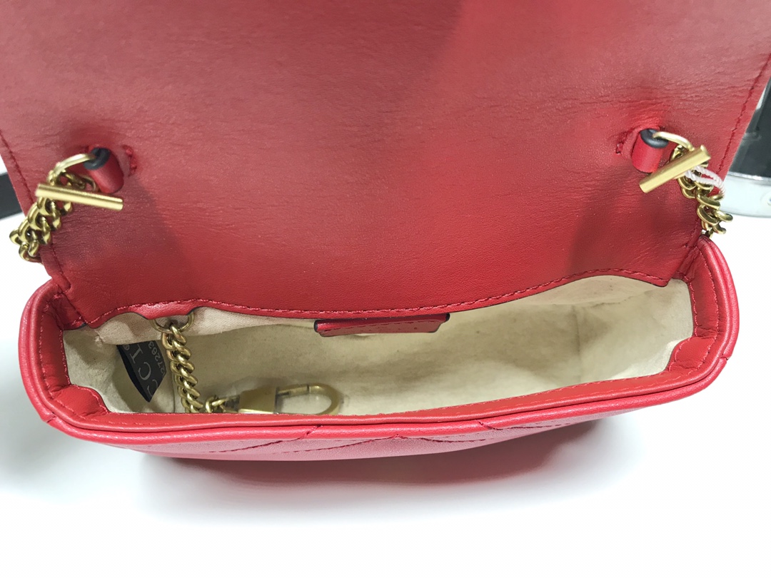 G家ミニチェーンバッグ - 構造的デザインと真皮仕立て