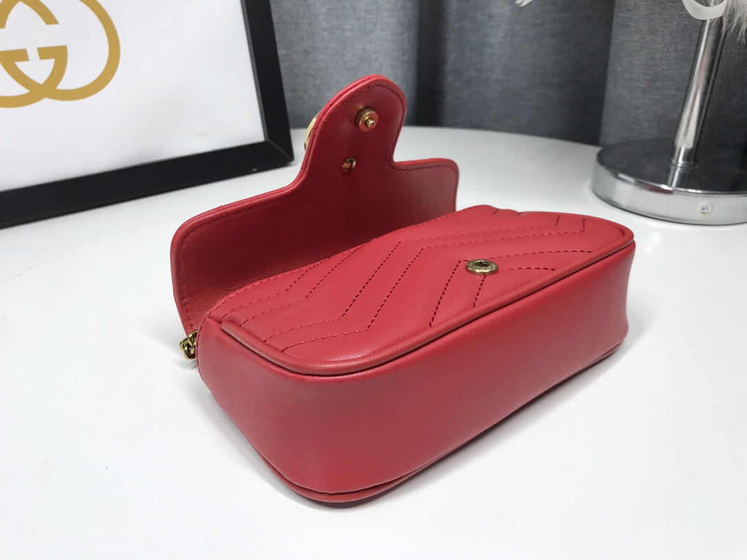 G家ミニチェーンバッグ - 構造的デザインと真皮仕立て