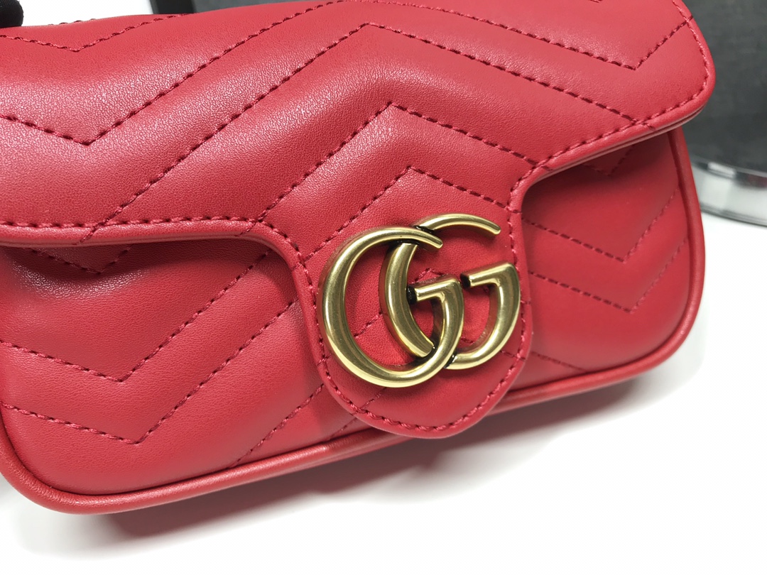 G家ミニチェーンバッグ - 構造的デザインと真皮仕立て