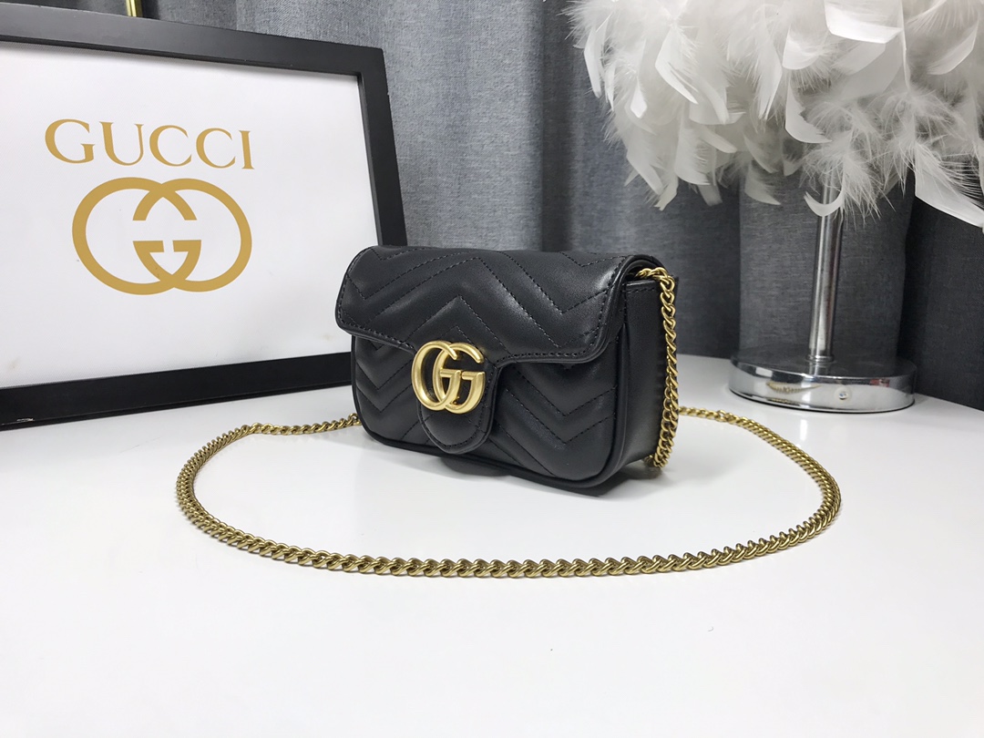 G家ミニチェーンバッグ - 構造的な柔らかさと真皮の魅力