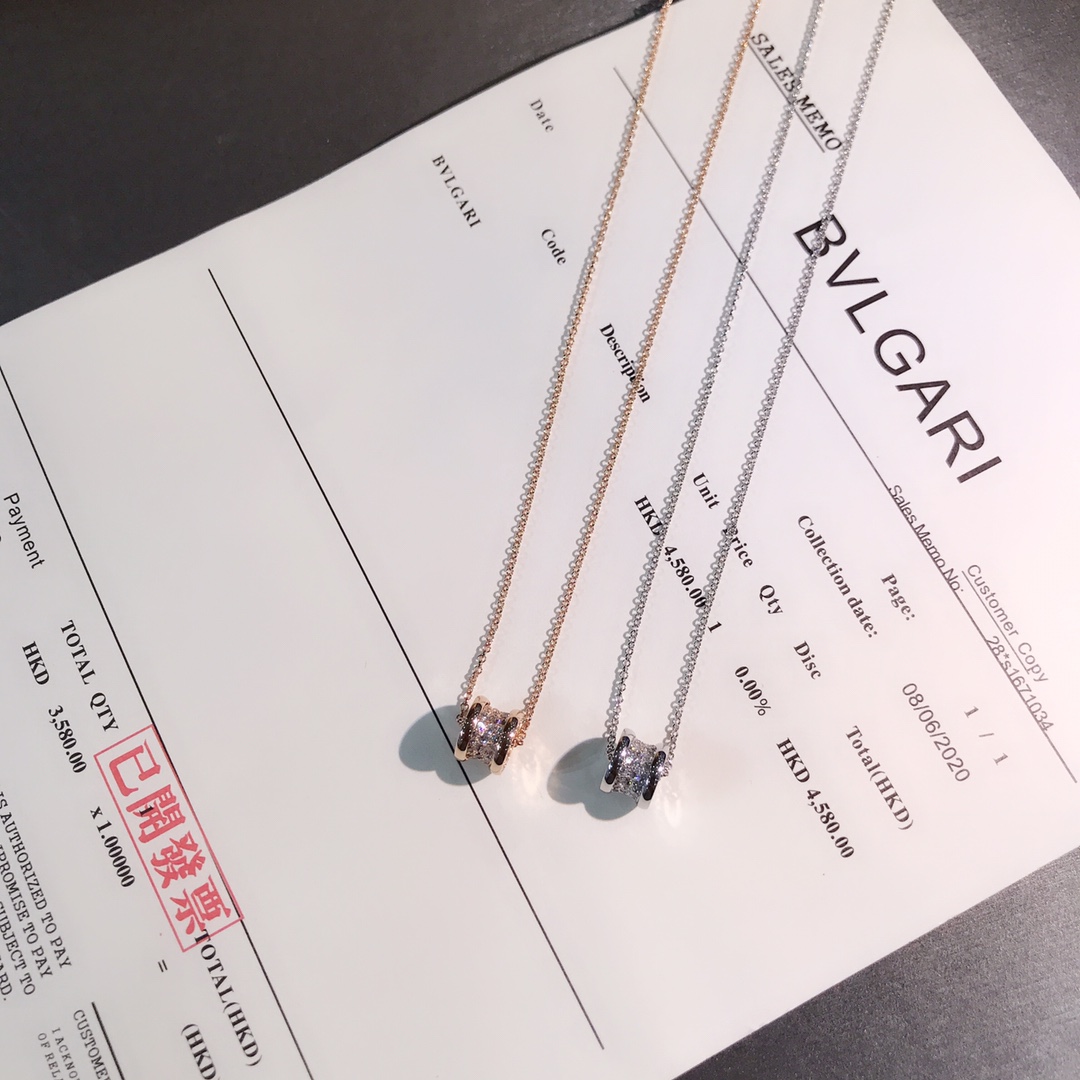 NO:102007,It's really a style that you can buy with your eyes closed. Baojia slim waist necklace has always been a big hit. The upper body is very easy to match and looks good. How can you not love it? [Hey Ha], Bulgari necklace, bvlgari, necklace19860909真的是闭着眼睛入手的一款 宝家小蛮腰项链,一直以来都是大爆款,上身非常好搭配好看,叫你怎么能不爱呢[嘿哈],宝格丽项链,bvlgari,necklace,Jewelry