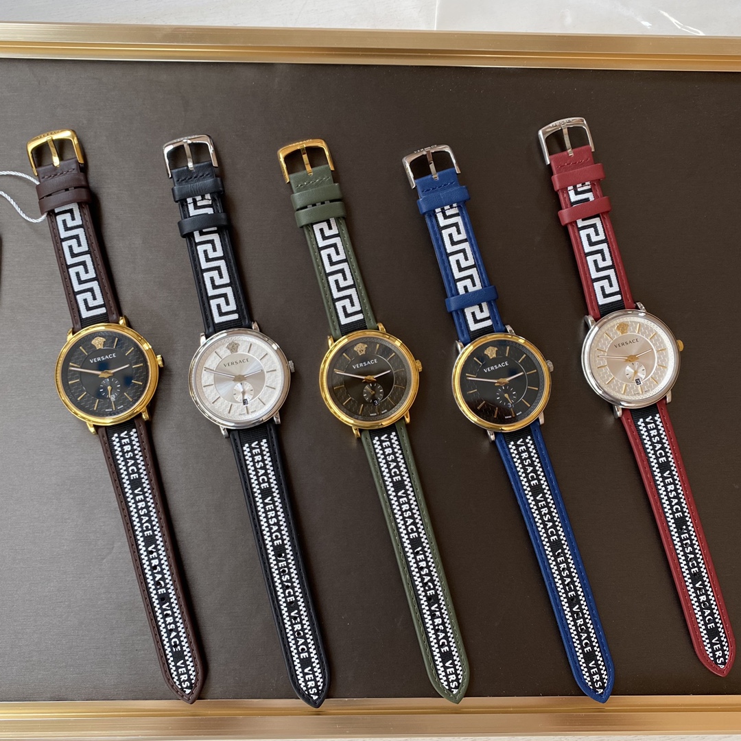 NO:157865,Batch: Original box: 50 spot Versace V CIRCLE GRECA series men's quartz watch, ultra-thin two-needle half-belt calendar display Swiss original quartz movement, bold Greek back-patterned pattern and brand logo from the 1990s emerged on the strap, injecting iconic interest into the slim and simple design of the 42mm case. This knitted texture and calfskin strap can only be done by the original manufacturer. The number of knitted people cannot do it. Those who make clothes know it. The 42mm case has a stainless steel gold-plated, sapphire glass, and the hardness is second only to diamonds. Therefore, gray is often scratch-resistant, 50 meters waterproof, and you don't have to worry about it in daily life. It is matched with a full set of counter packaging. It is always gray is very cost-effective to give it to people for your own use., christian louboutin, versace, cowhide, gold plating19860909批: 原盒:50现货 范思哲V CIRCLE GRECA系列男士石英表 ,超薄两针半带日历显示 瑞士原装石英机芯,大胆的希腊回纹图案以及九十年代的品牌标识在表带上跃然而出 ,为42mm表壳纤薄简洁的设计注入了标志性的趣意,这种针织纹理跟小牛皮结合的表带,只有原厂可以做到,针织的数量少人家不会做的,做衣服的都懂 ,42mm的表壳精钢镀金,蓝宝石玻璃,硬度仅次于钻石 所以灰常耐划痕,50米防水,日常完全不用担心,搭配全套专柜包装 送人自用都是灰常划算,,christian louboutin,versace,cowhide,gold plating,Watch