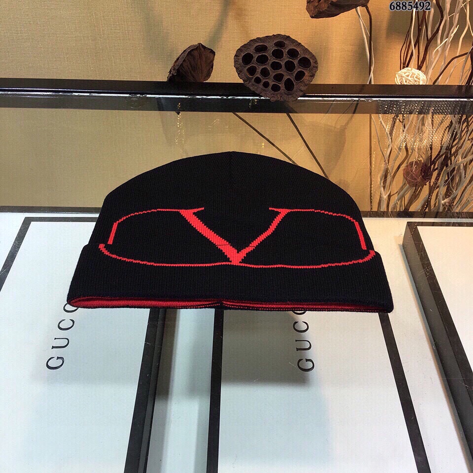[Valentino Hats]Valentino 2020 AutumnWinter Fine Knitted Woolen Hat Super hot