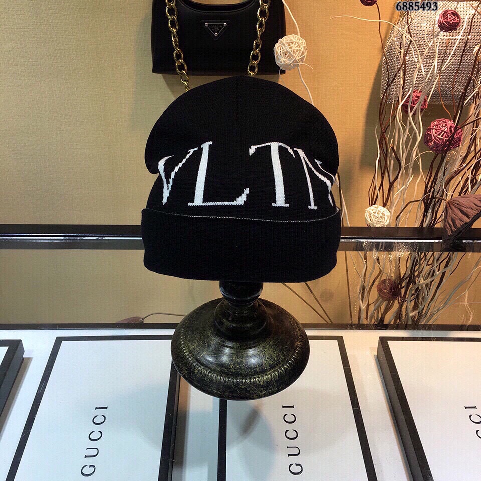 [Valentino Hats]Valentino 2020 AutumnWinter Fine Knitted Woolen Hat Super hot