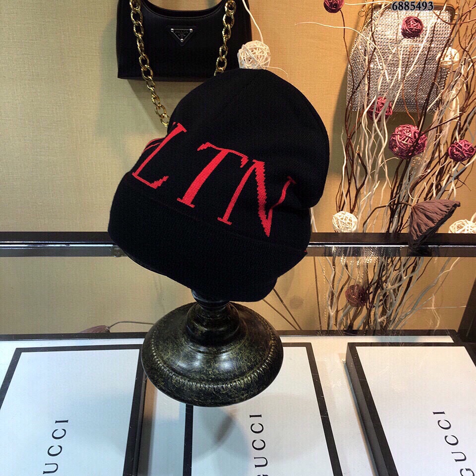 [Valentino Hats]Valentino 2020 AutumnWinter Fine Knitted Woolen Hat Super hot