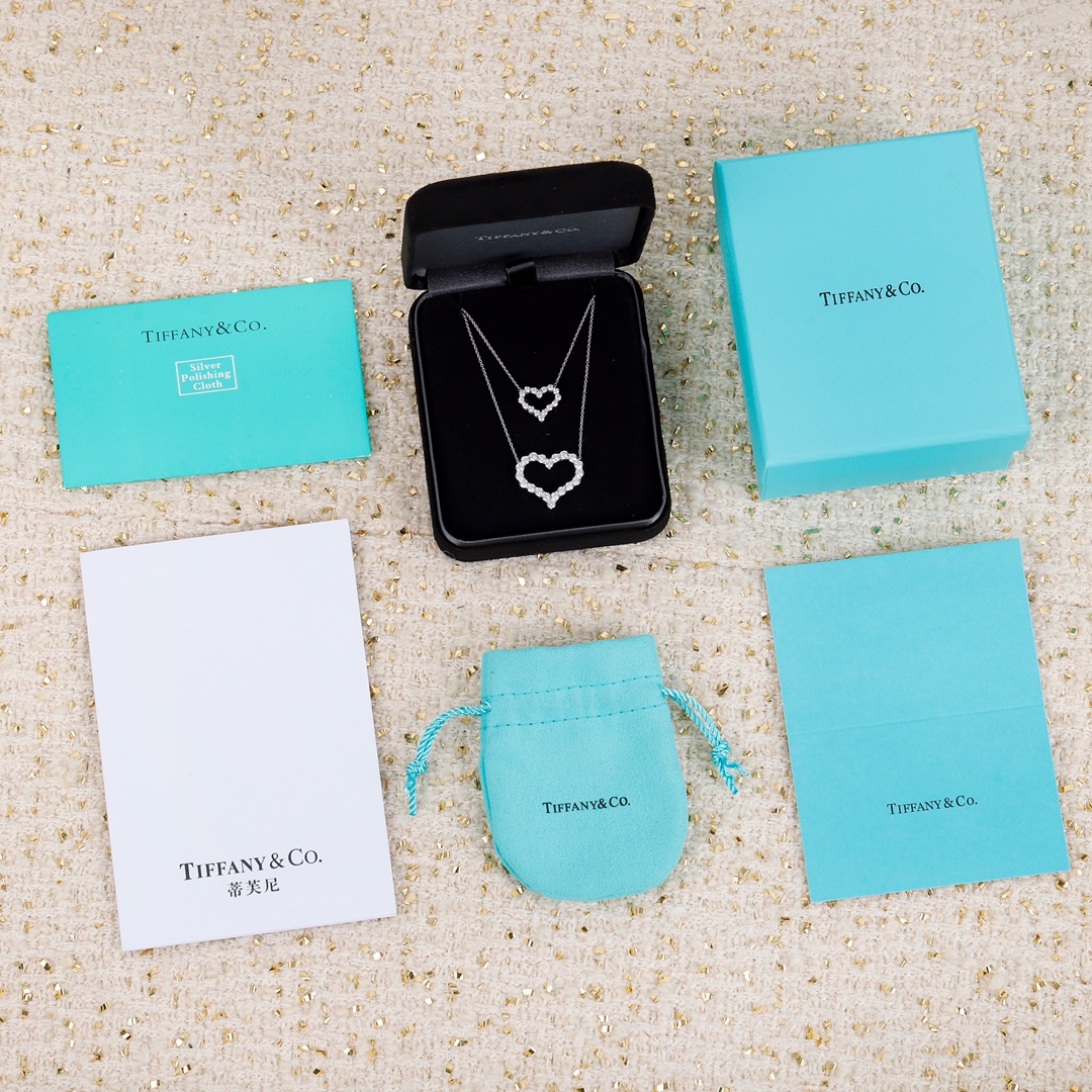 NO:103708,[Sterling Silver Precision Edition] Heart-shaped diamond necklace. A love necklace that must be included. It is a very beautiful one. Finally, I can't help but start this one. It is very classic, versatile and beautiful. We made it from 925 silver. We selected imported simulated diamonds. Each diamond is hand-in-made by the master to make a heart-shaped necklace. It is a classic among the classics. It is a very beautiful and outdated style. The counter has 3 sizes, namely large, small and mini, Tiffany necklace, tiffany, necklace, pure silver19860909【纯银精工版】心形满钻项链 一定要入的爱心项链,特别特别好看的一款,终于忍不住下手这款,非常经典百搭好看,我们采用925银制作而成,精选进口仿真钻,每一颗钻都是老师傅手工镶嵌而成心形项链是经典中的经典,超级好看不过时的一个款式,专柜一共有3尺寸,分别是大号,小号和迷你号,蒂芙尼项链,tiffany,necklace,pure silver,Jewelry