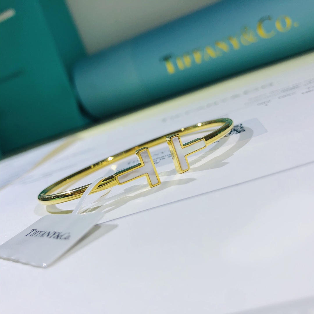 NO:661150,Classic Tiffany double T bare body bracelet, gold inlaid mother-of-pearl coil bracelet, material 925 silver, high-end precision craftsmanship!  ,Tiffany bracelet,tiffany,bracelet,gold19860909经典蒂芙尼双T 光身手环 黄金镶嵌珍珠母线圈手镯 材质 925银,高端精工打造！,蒂芙尼手镯,tiffany,bracelet,gold,Jewelry