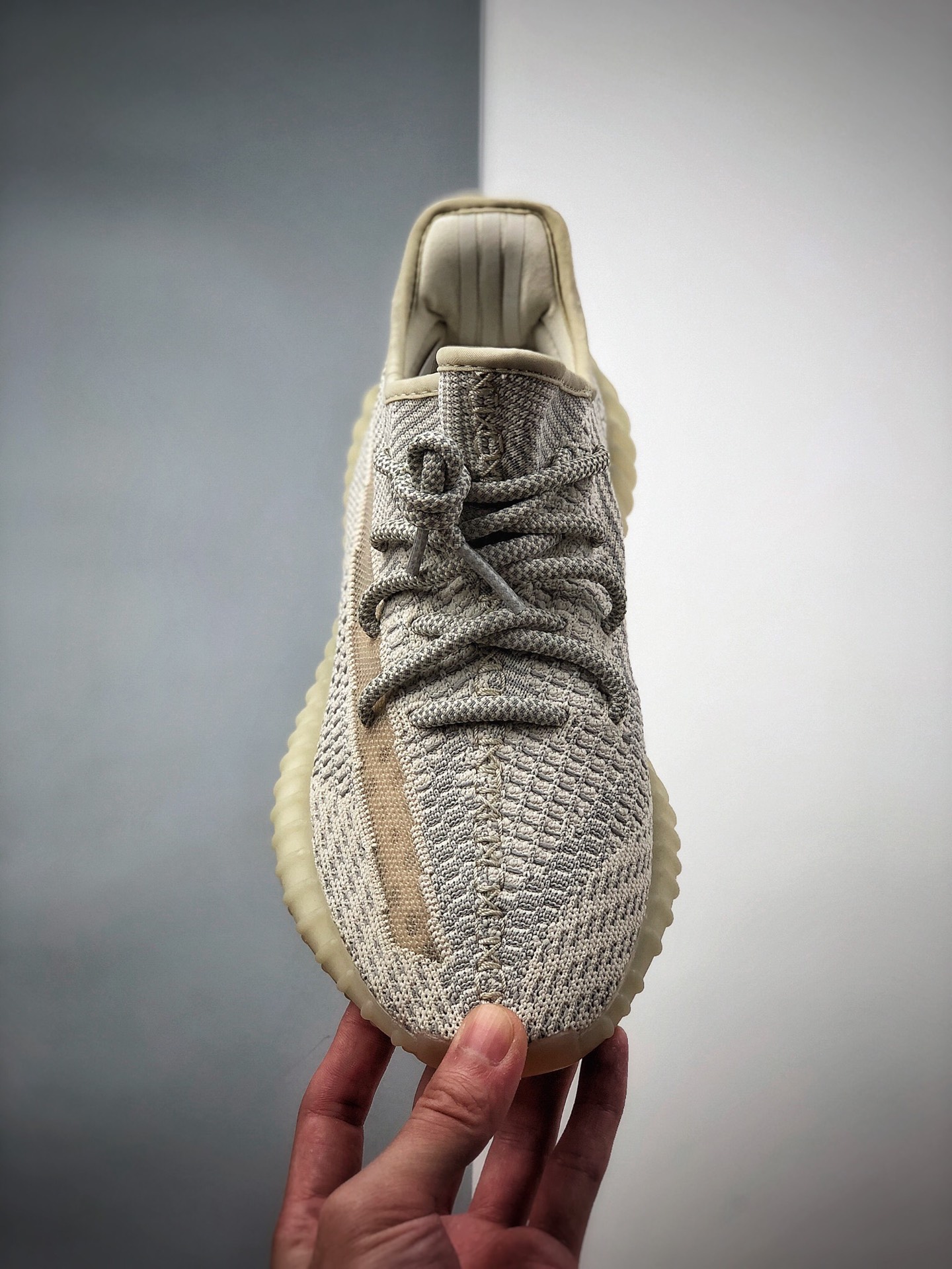 250 #最强性价比 公司级 400以下绝无对手 #Adidas Yeezy 350 Boost V2 须白 FU9161