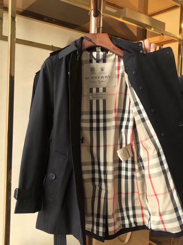 Burberry Sandringham Black Trench Coat - Short, Fitted, and Iconic Design 3 i1599727178 6624 2