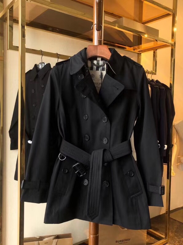 Burberry Sandringham Black Trench Coat - Short, Fitted, and Iconic Design 1 i1599727178 7706 0
