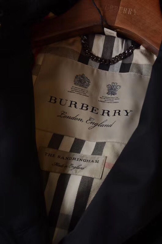 Burberry Sandringham Black Trench Coat - Short, Fitted, and Iconic Design 4 i1599727178 8090 3