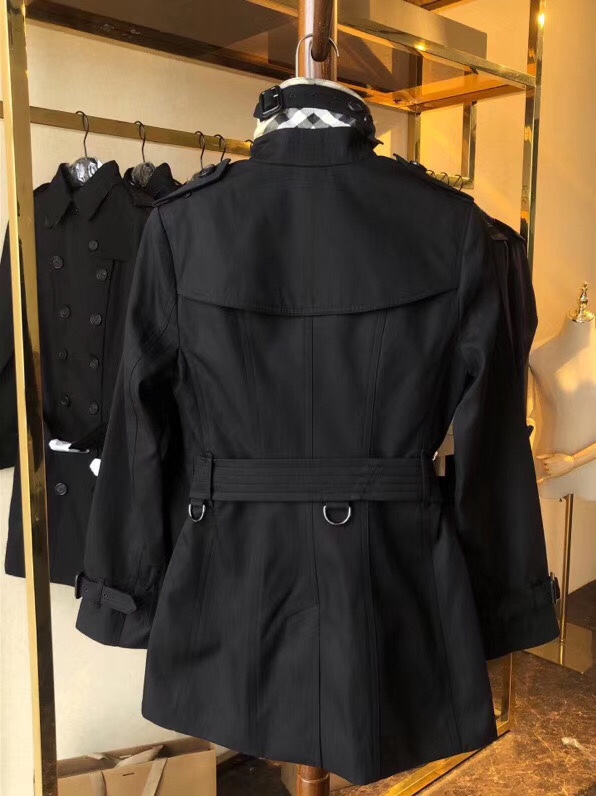 Burberry Sandringham Black Trench Coat - Short, Fitted, and Iconic Design 2 i1599727178 9246 1