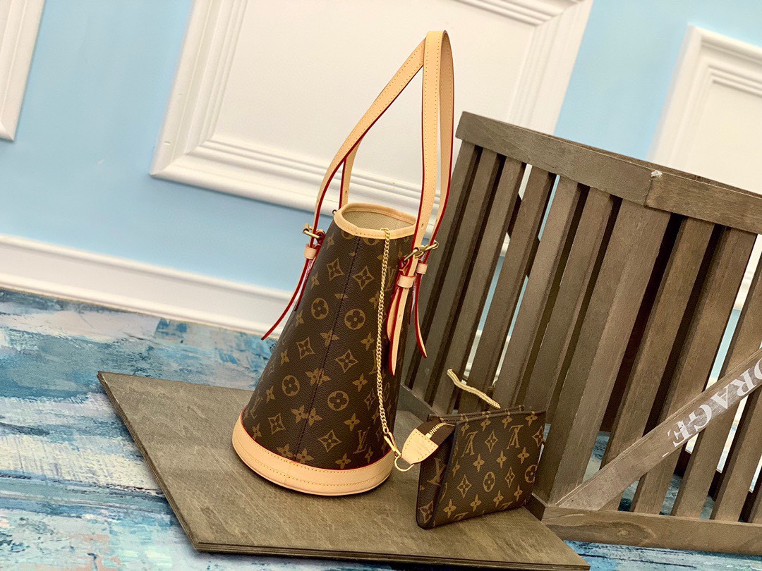 LV Style Crossbody Bag Lookbook Reference image 2
