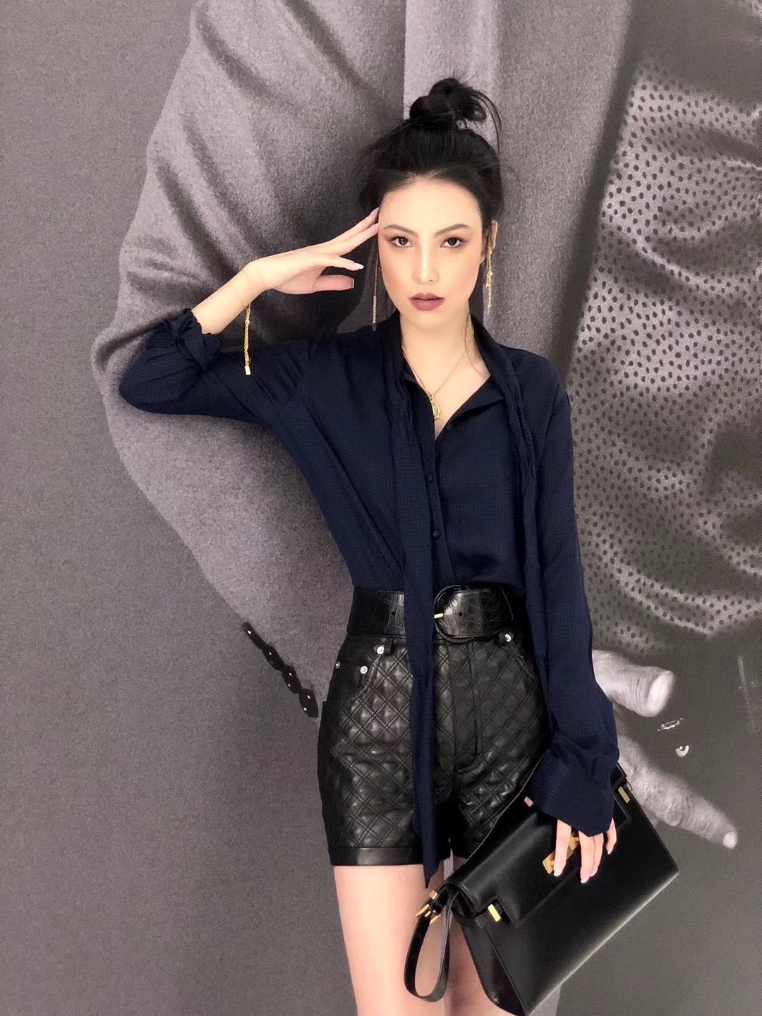 Ysl 𝑴𝒂𝒏𝒉𝒂𝒕𝒕𝒂𝒏 29CM曼哈顿法棍包 579271黑色牙签纹金扣