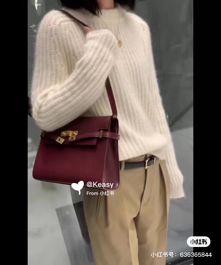 Ysl 𝑴𝒂𝒏𝒉𝒂𝒕𝒕𝒂𝒏 29CM曼哈顿法棍包 579271酒红色牙签纹金扣