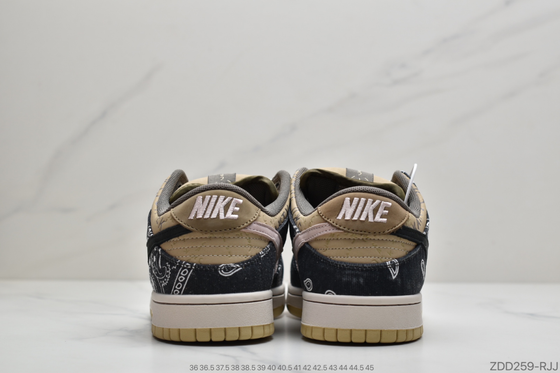 230 公司级耐克Travis Scott × SB Dunk Low 腰果花 CT5053-001