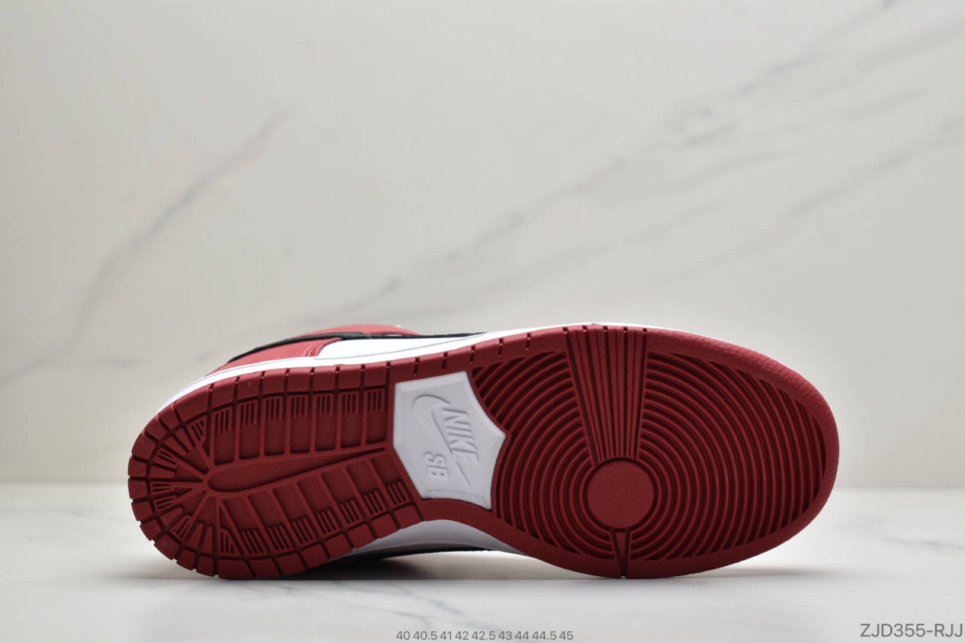 240 公司级耐克NIKE 耐克SB低帮板鞋 芝加哥 货号：BQ6817-600